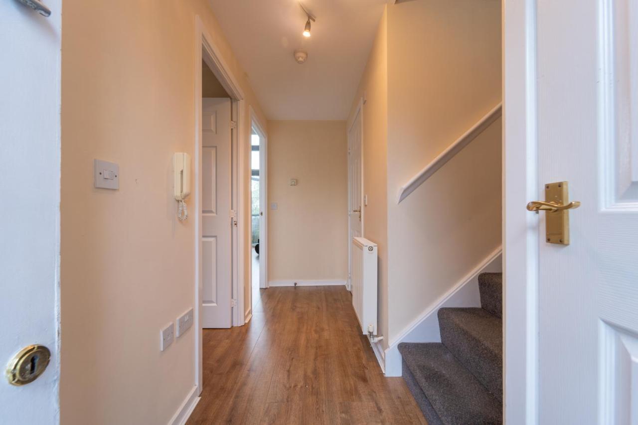 Luxury 2 Bed Apartment - Near Heathrow, Legoland, Windsor سلوف المظهر الخارجي الصورة