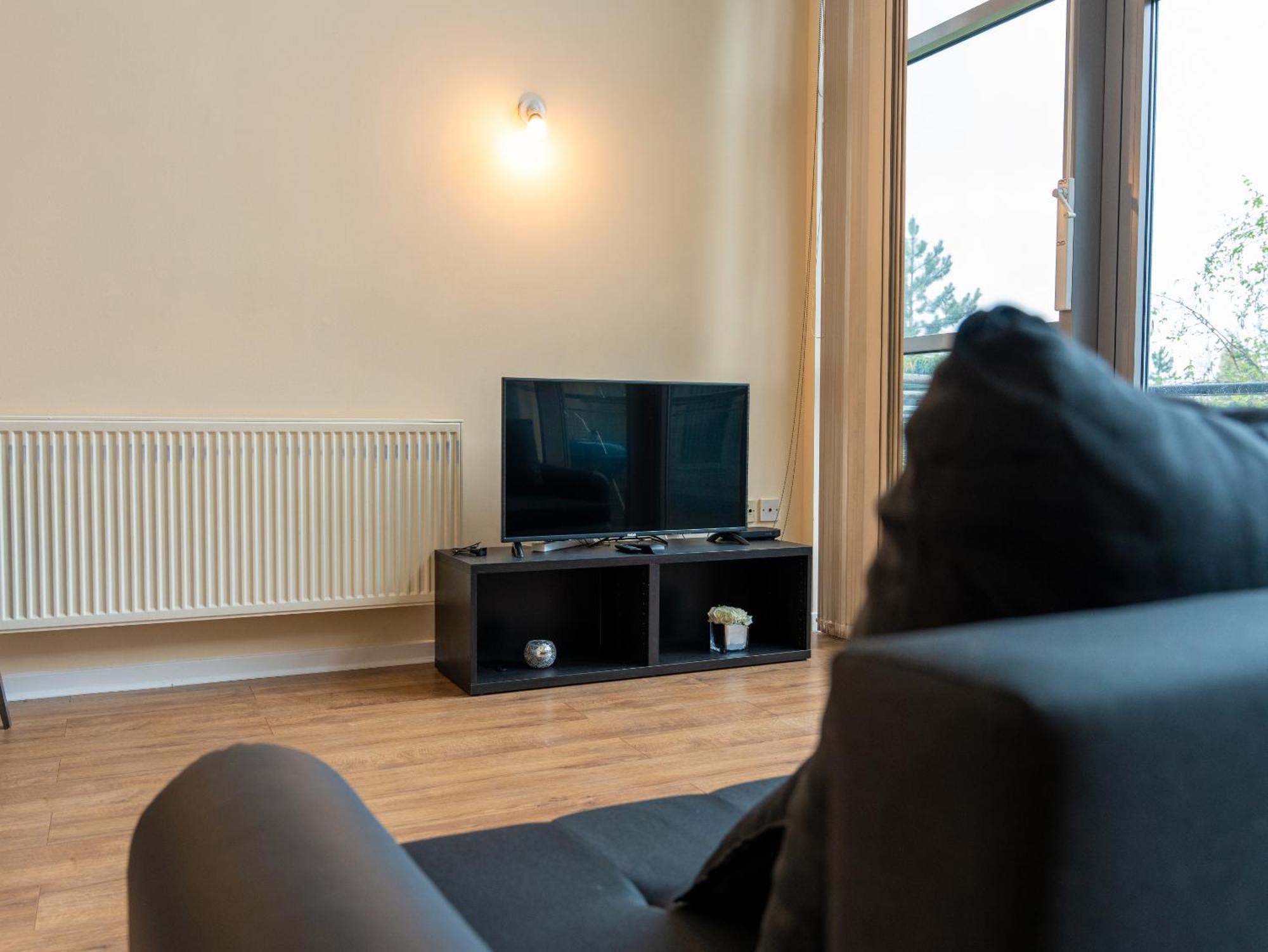 Luxury 2 Bed Apartment - Near Heathrow, Legoland, Windsor سلوف المظهر الخارجي الصورة