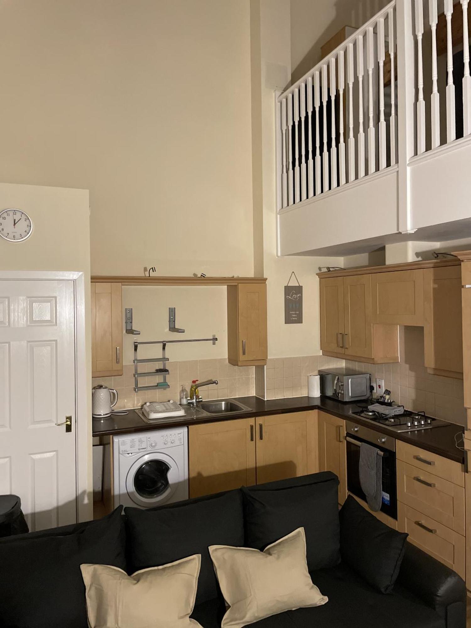 Luxury 2 Bed Apartment - Near Heathrow, Legoland, Windsor سلوف المظهر الخارجي الصورة
