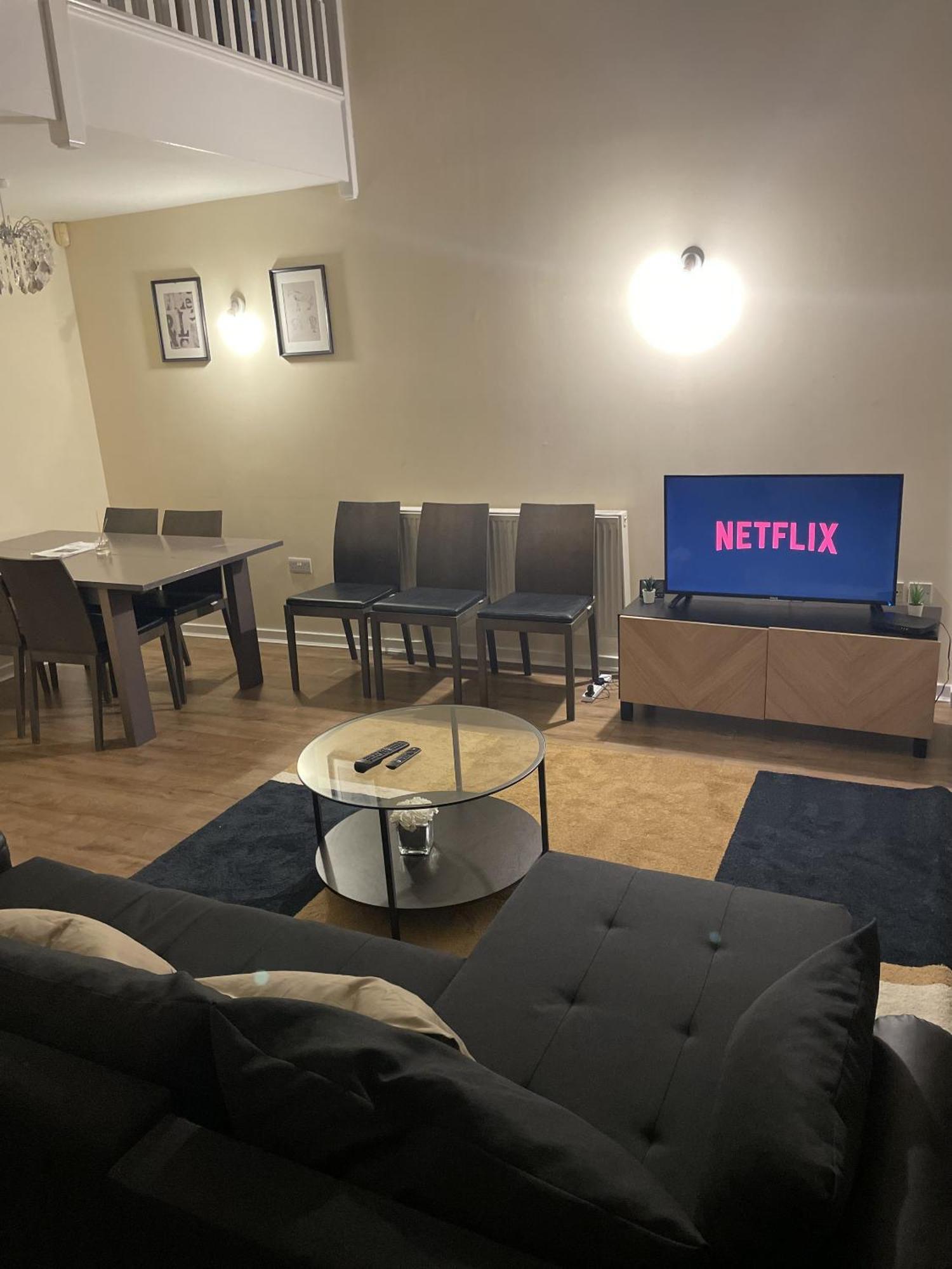 Luxury 2 Bed Apartment - Near Heathrow, Legoland, Windsor سلوف المظهر الخارجي الصورة