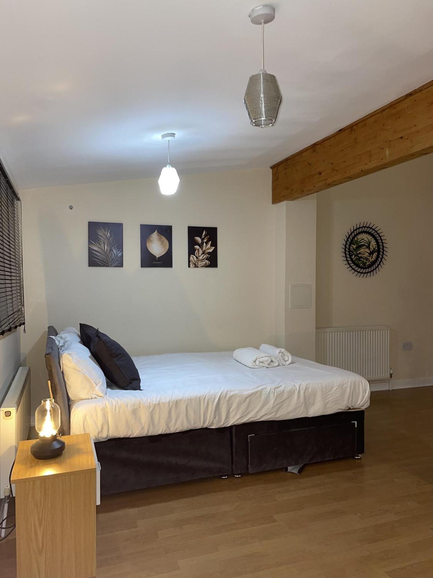 Luxury 2 Bed Apartment - Near Heathrow, Legoland, Windsor سلوف المظهر الخارجي الصورة